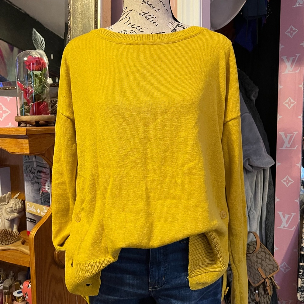 TAHARI Mustard yellow sweater